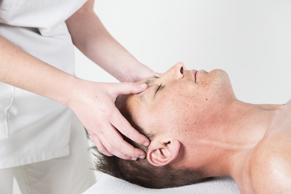 Masaje craneal Masaje craneal contra la migranya